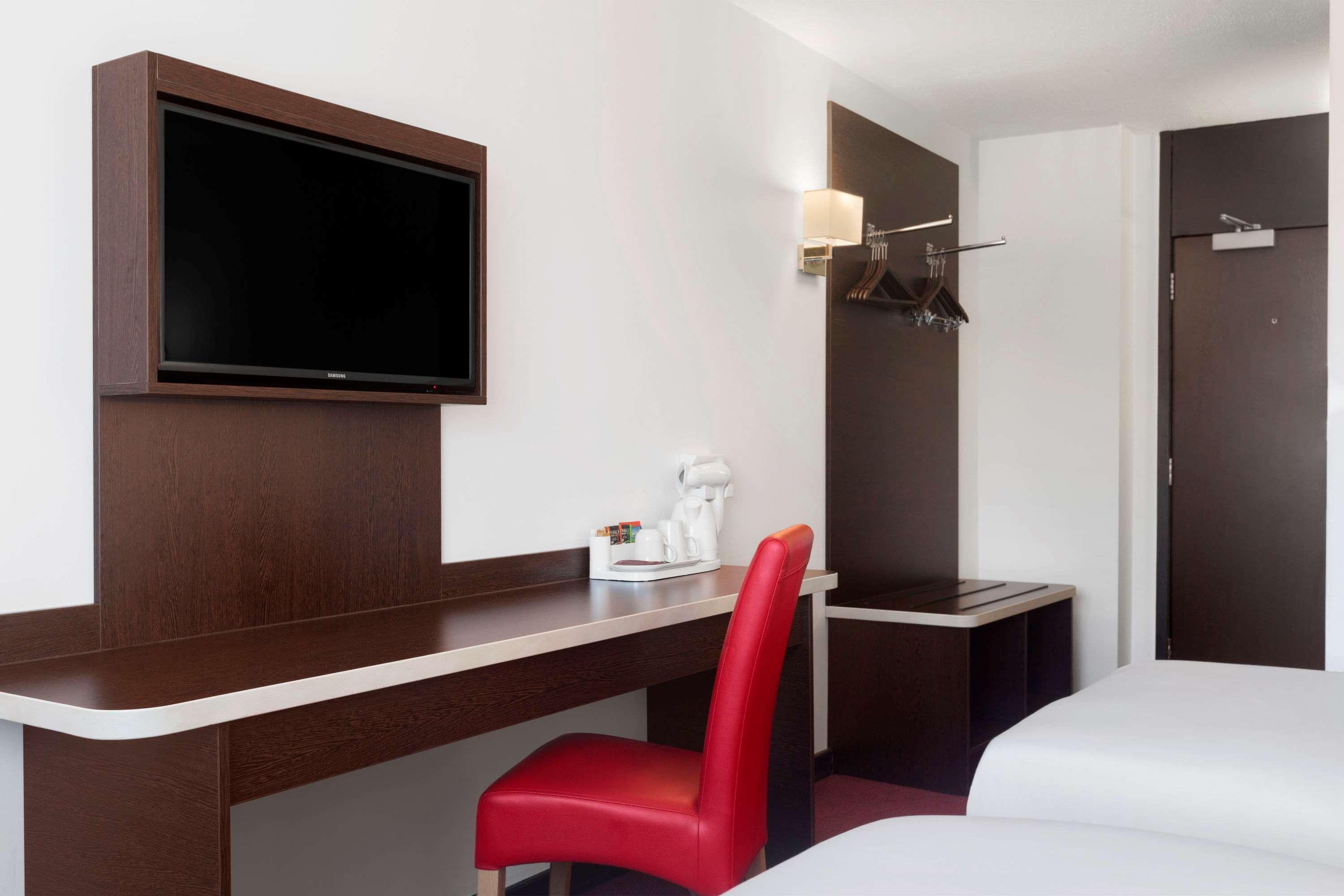 Ramada Milton Keynes Hotel Eksteriør billede