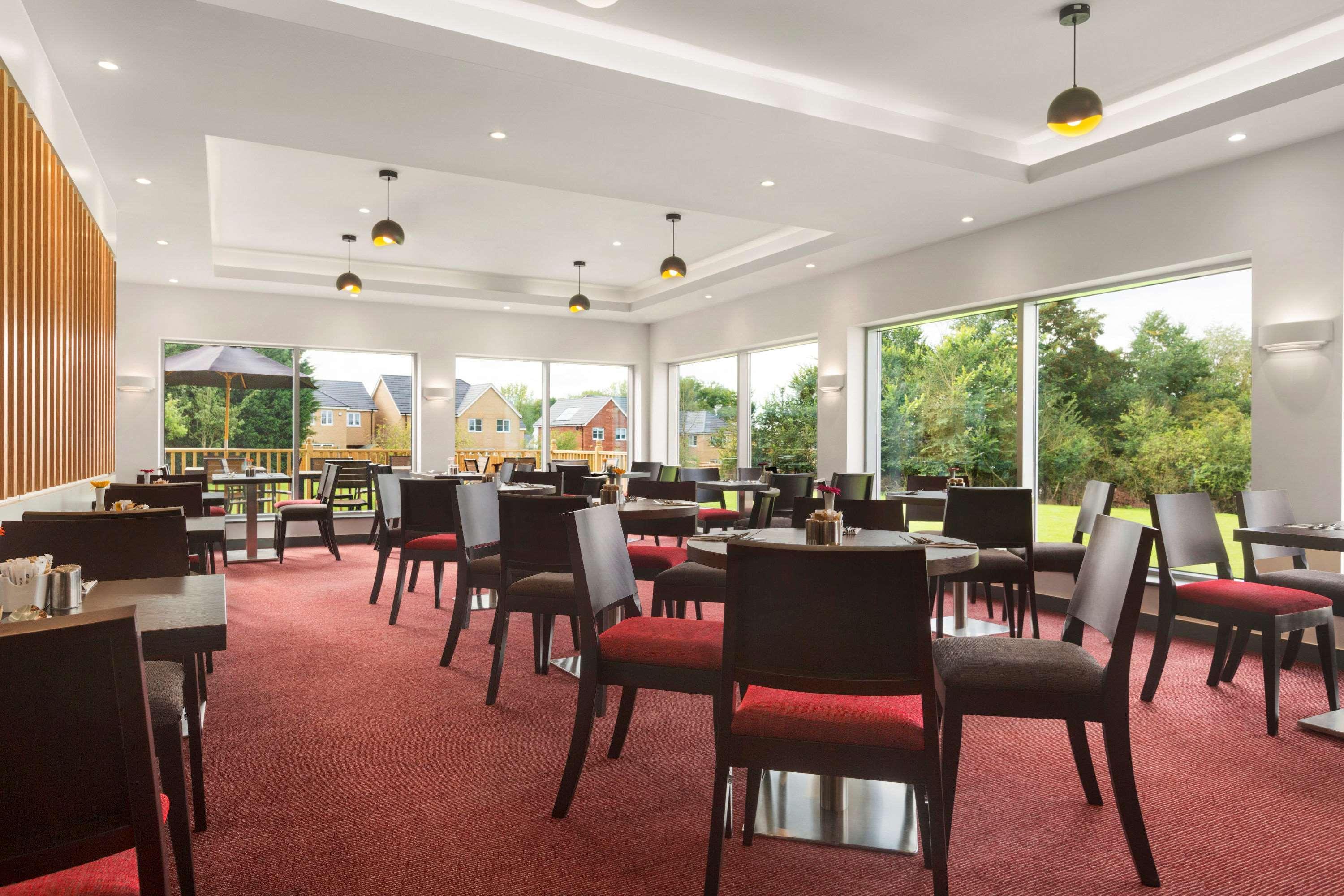Ramada Milton Keynes Hotel Eksteriør billede