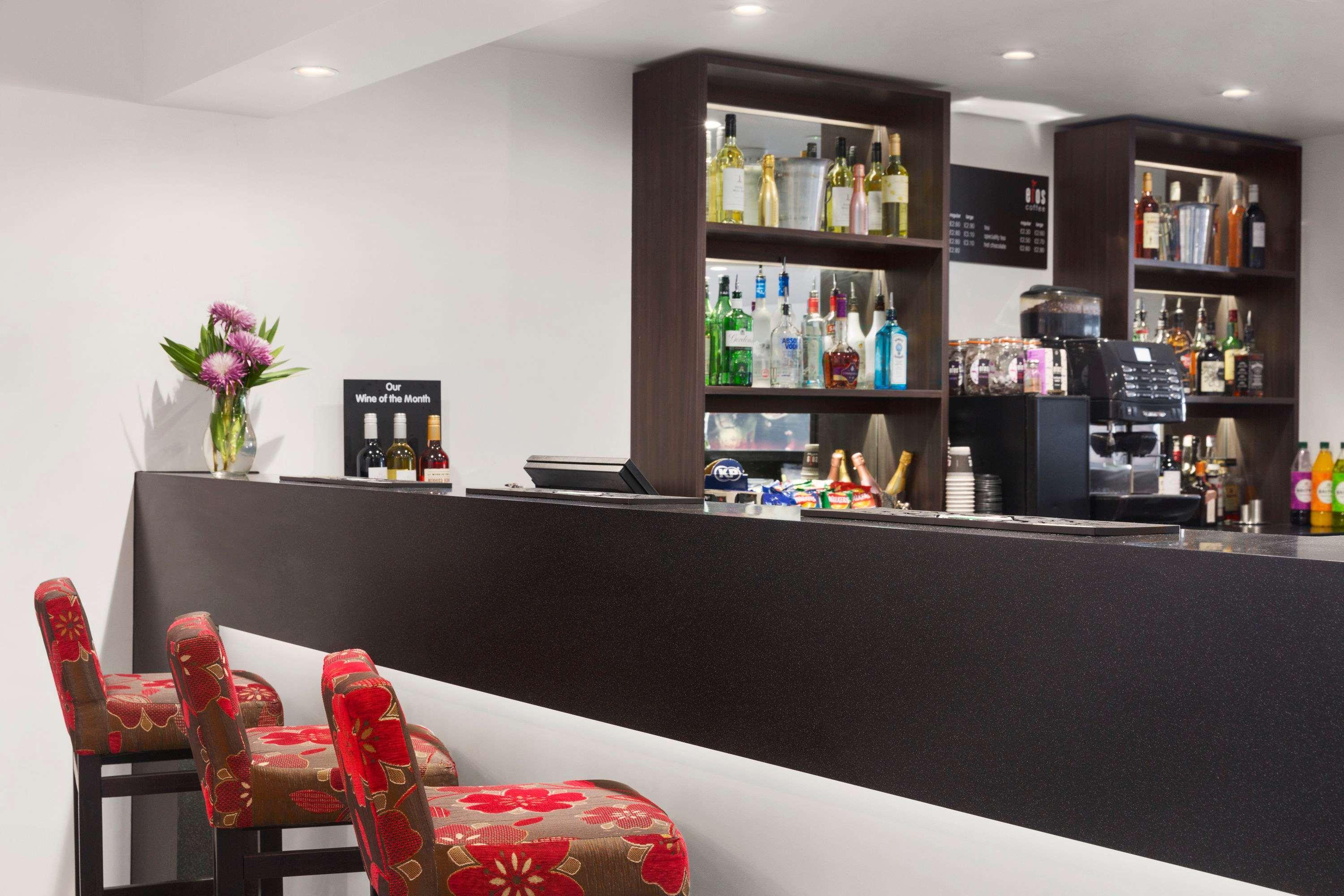 Ramada Milton Keynes Hotel Eksteriør billede