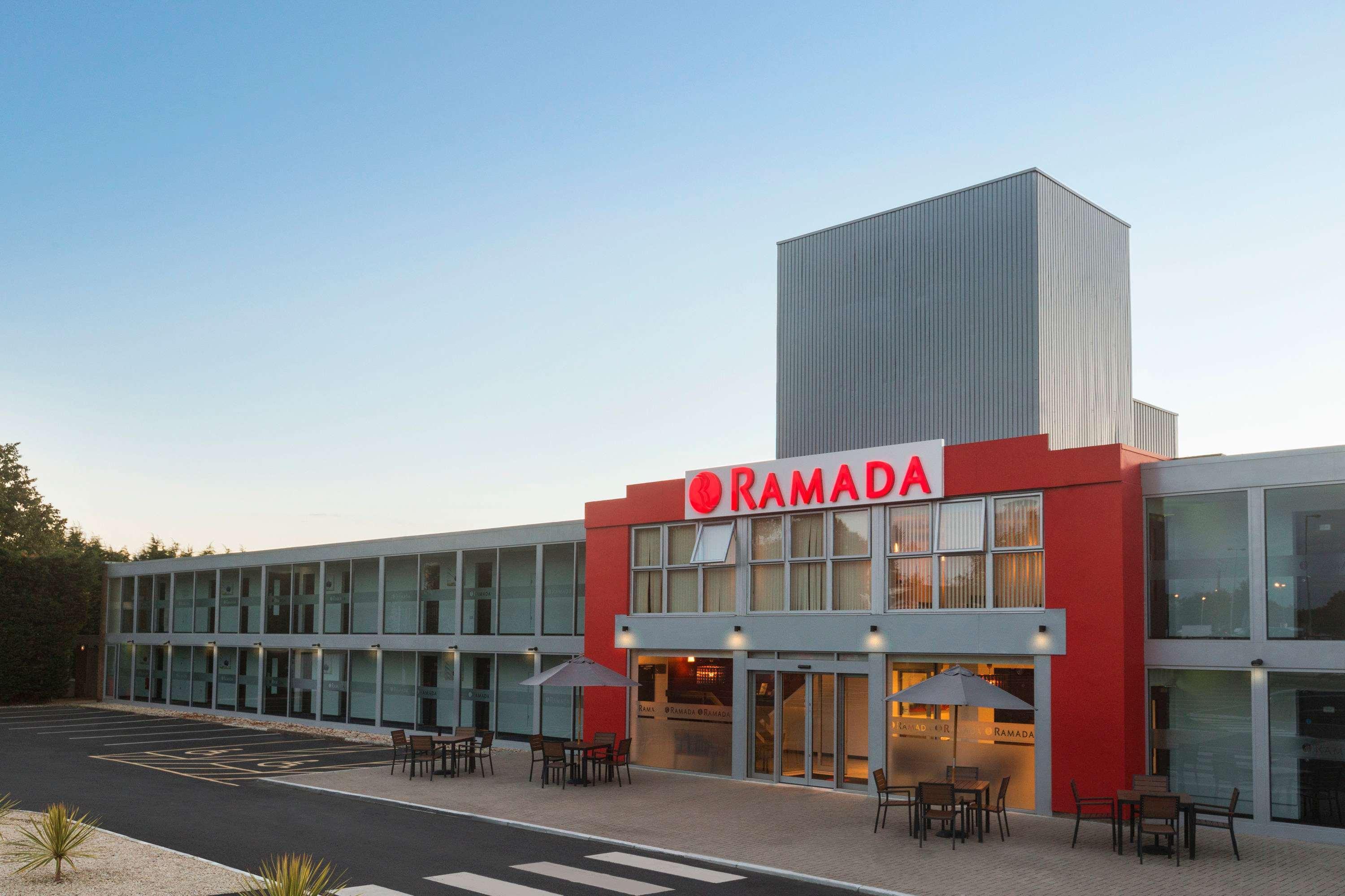 Ramada Milton Keynes Hotel Eksteriør billede