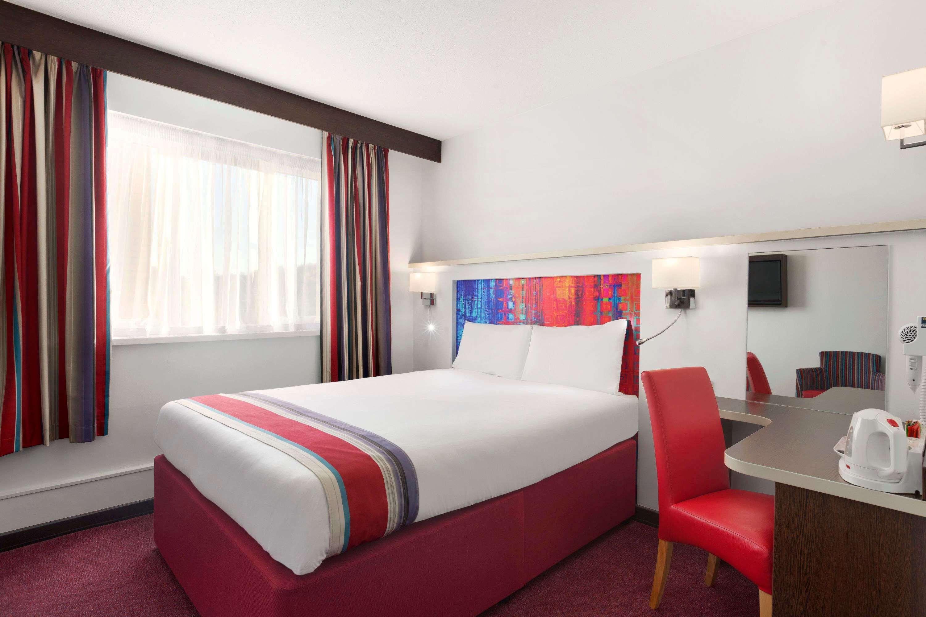 Ramada Milton Keynes Hotel Eksteriør billede