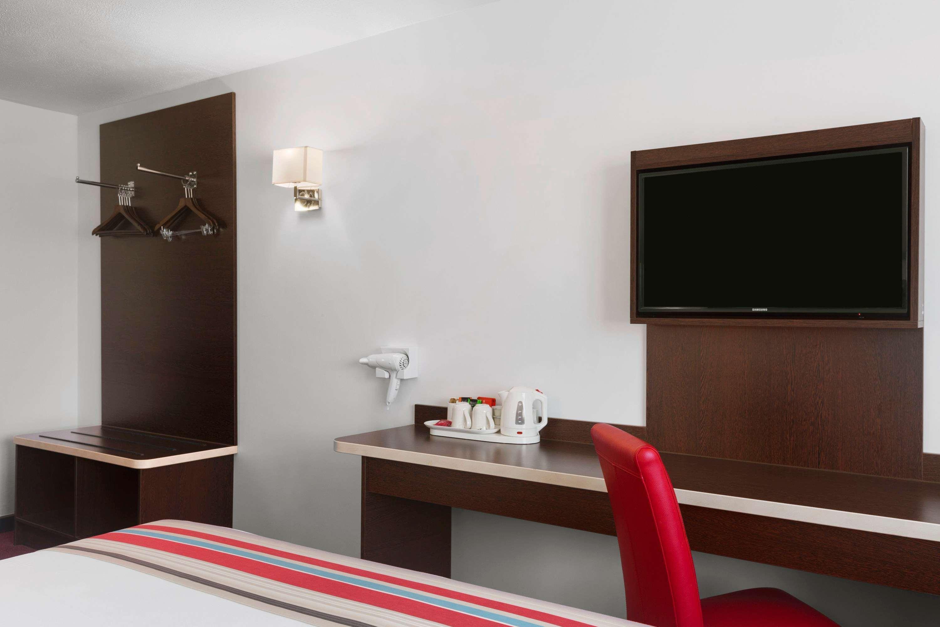 Ramada Milton Keynes Hotel Eksteriør billede