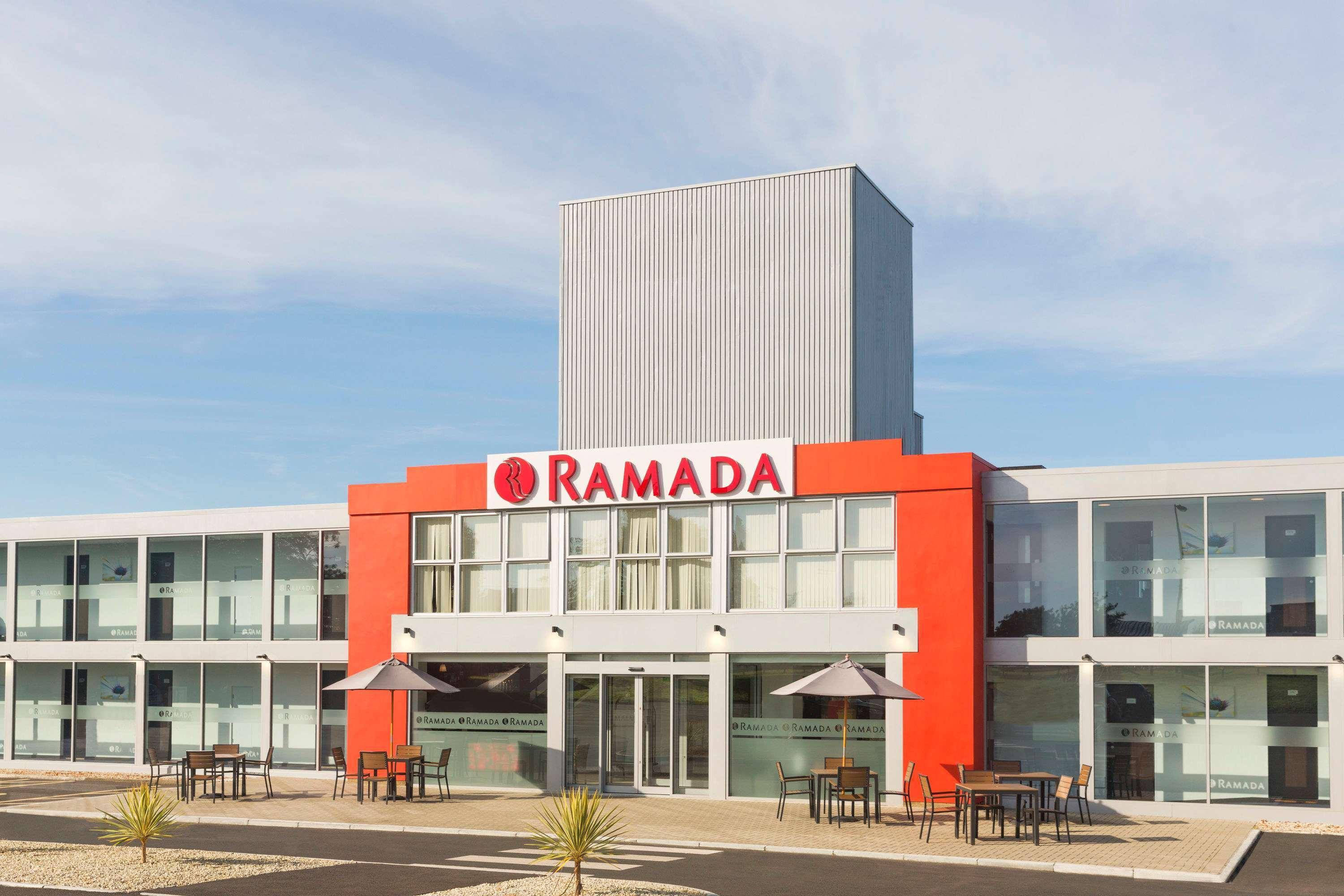 Ramada Milton Keynes Hotel Eksteriør billede