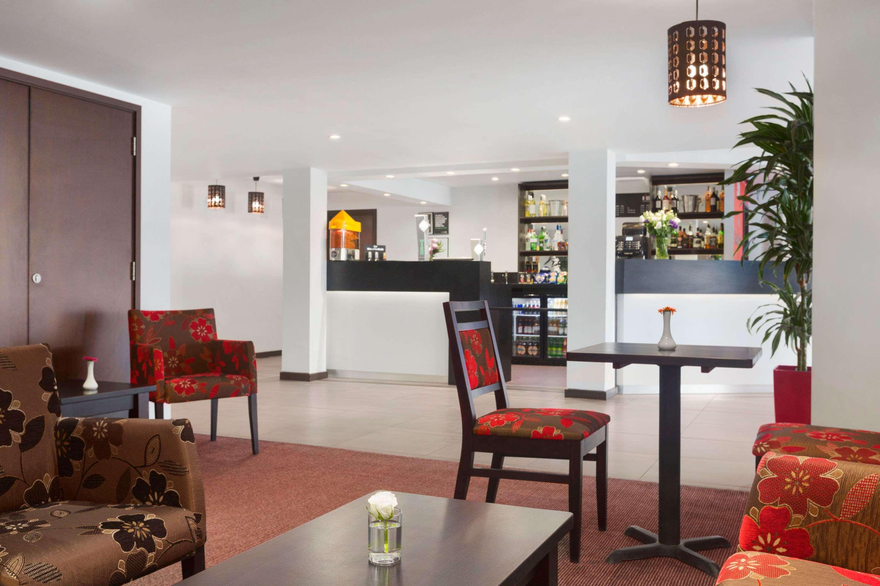 Ramada Milton Keynes Hotel Eksteriør billede