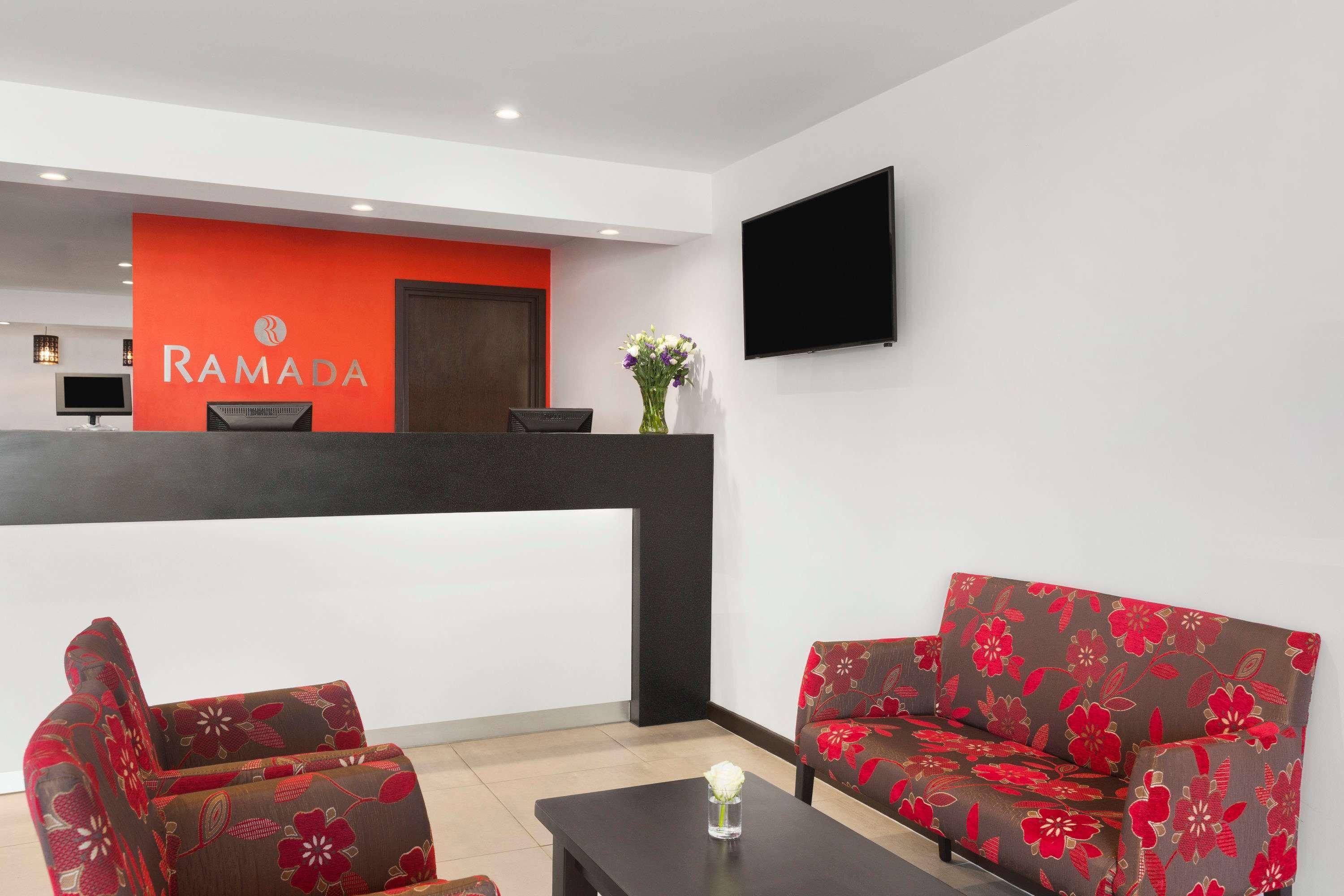 Ramada Milton Keynes Hotel Eksteriør billede