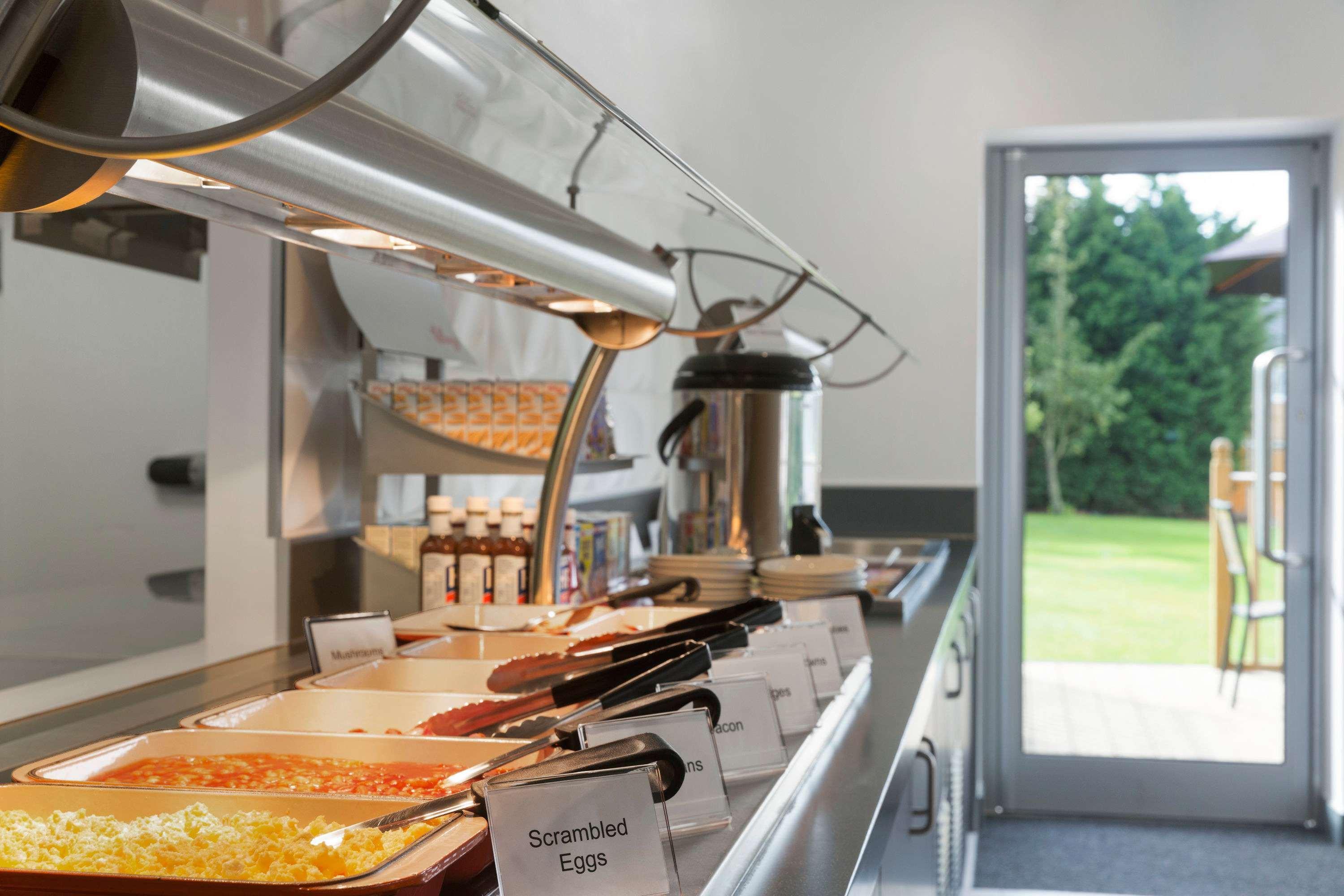 Ramada Milton Keynes Hotel Eksteriør billede