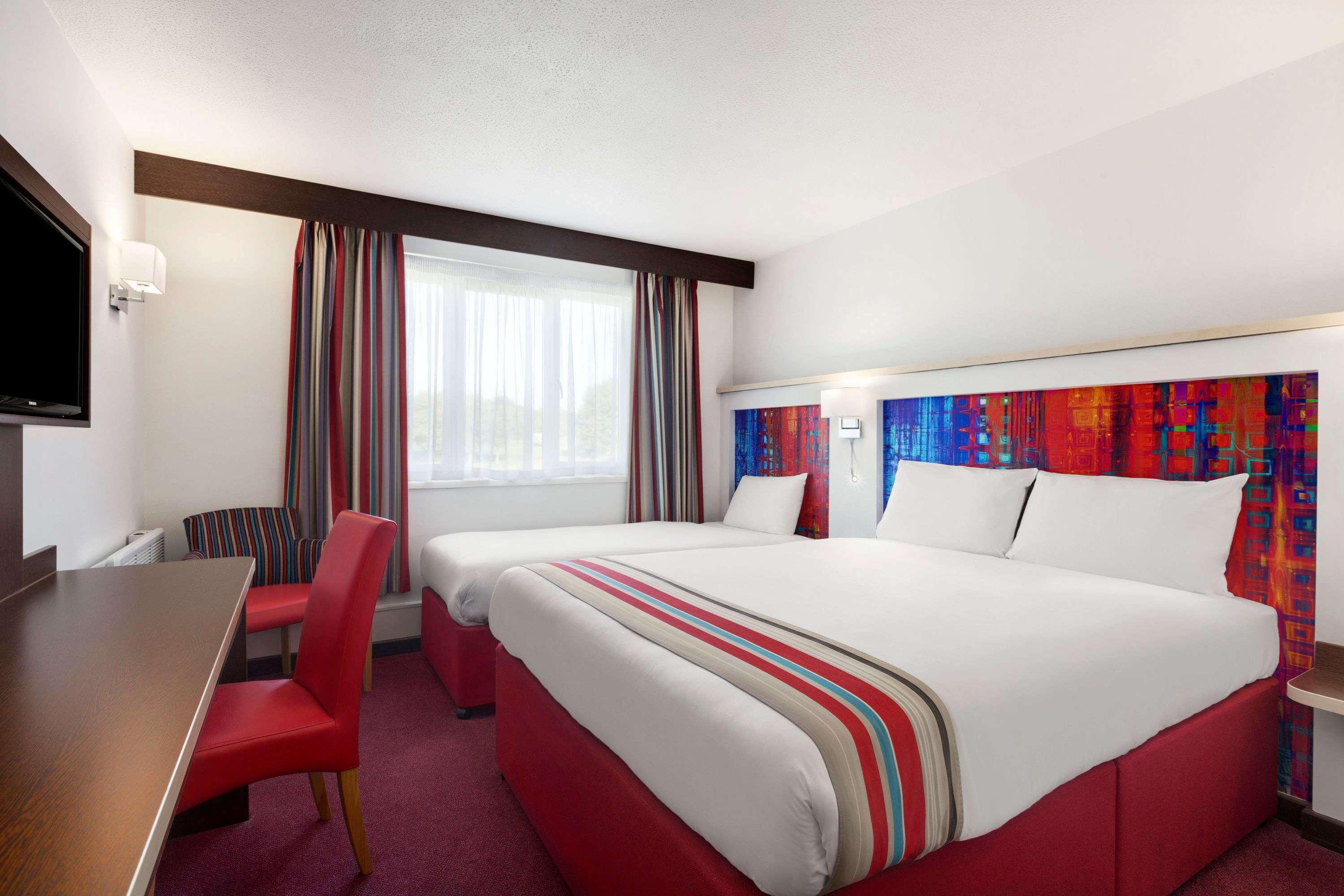 Ramada Milton Keynes Hotel Eksteriør billede