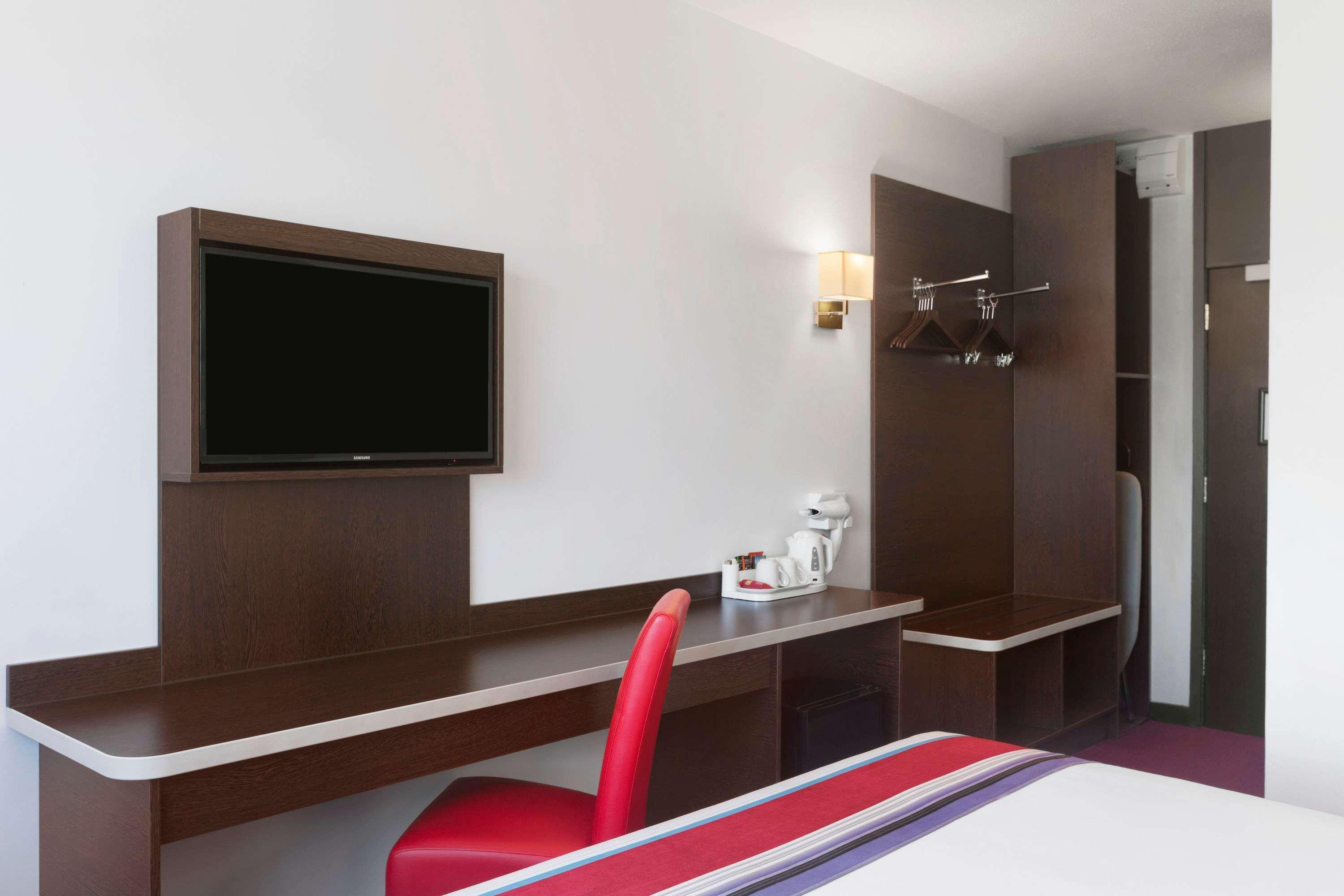 Ramada Milton Keynes Hotel Eksteriør billede