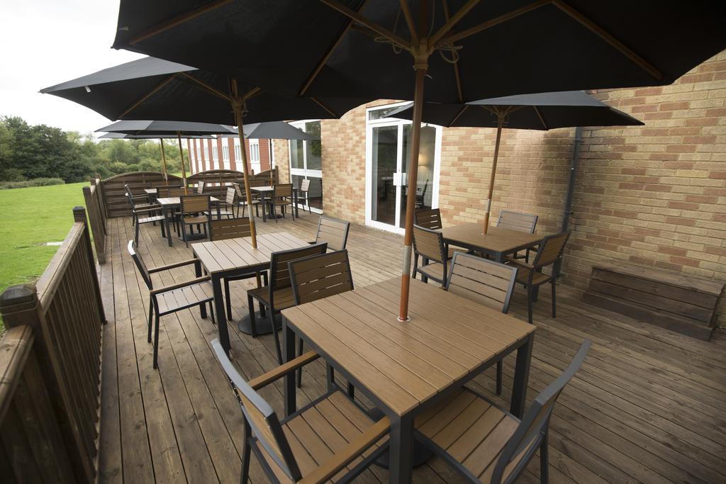 Ramada Milton Keynes Hotel Eksteriør billede