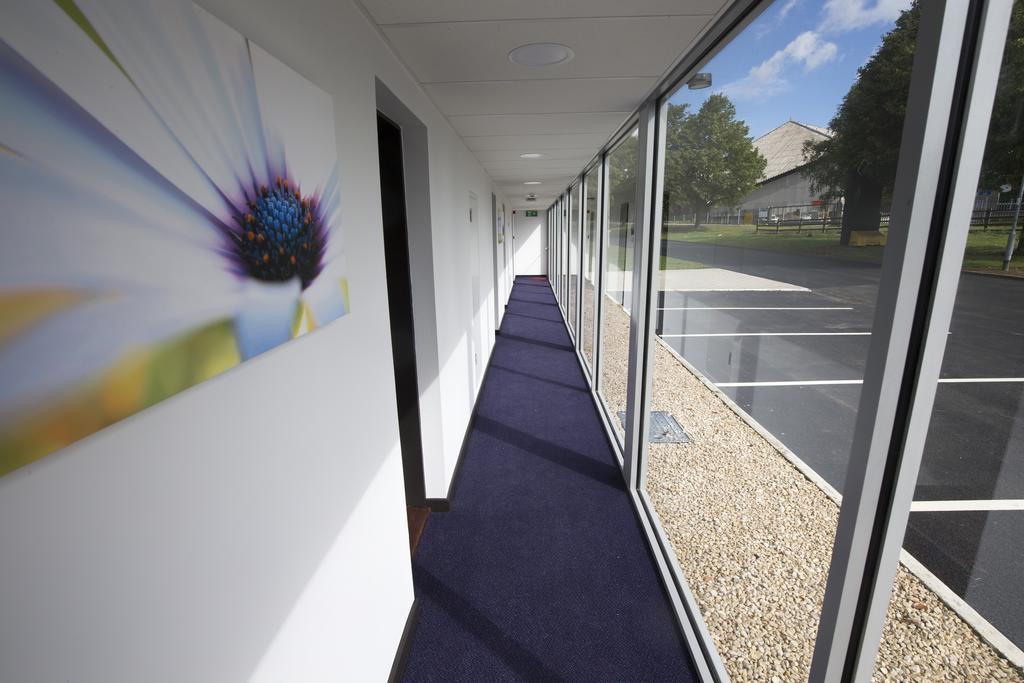 Ramada Milton Keynes Hotel Eksteriør billede