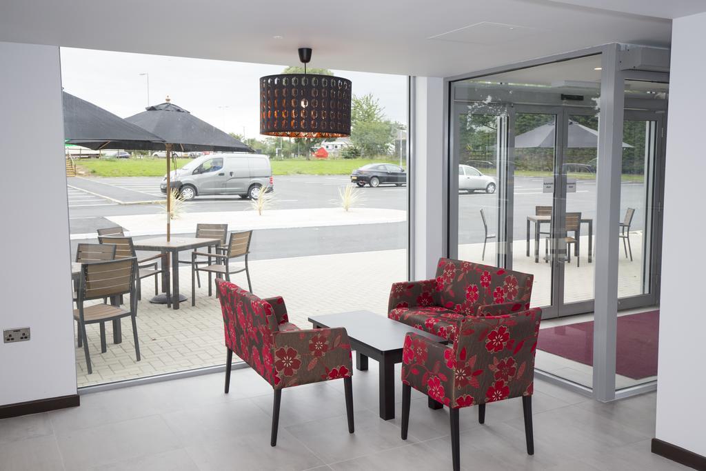Ramada Milton Keynes Hotel Eksteriør billede
