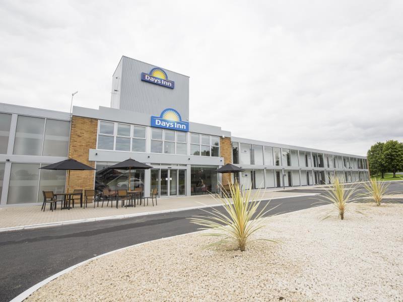 Ramada Milton Keynes Hotel Eksteriør billede