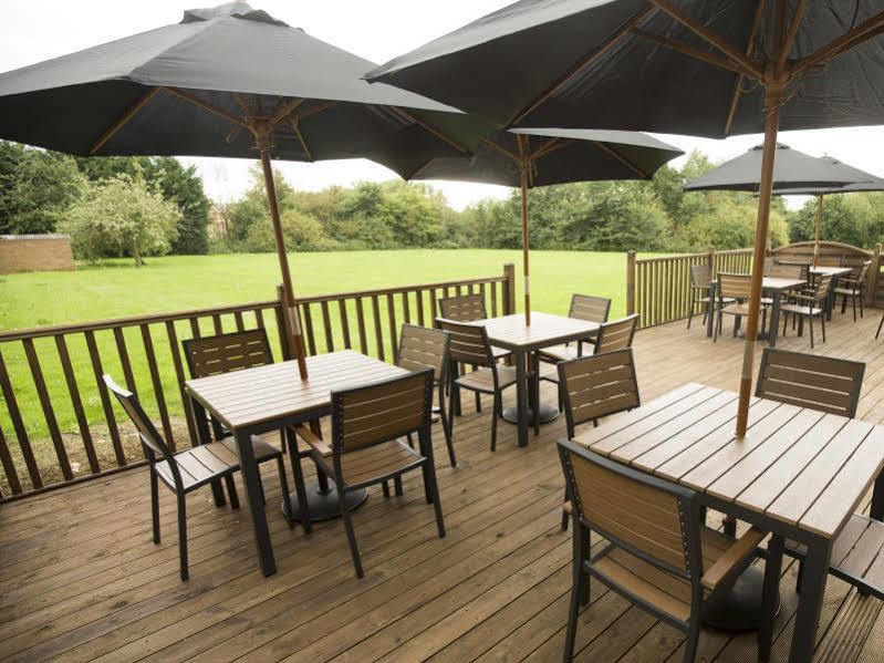Ramada Milton Keynes Hotel Eksteriør billede