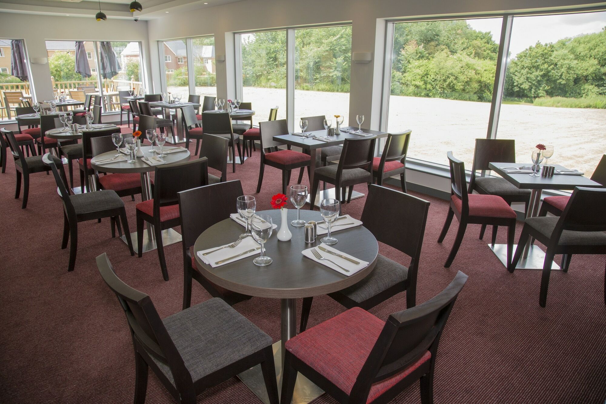 Ramada Milton Keynes Hotel Eksteriør billede