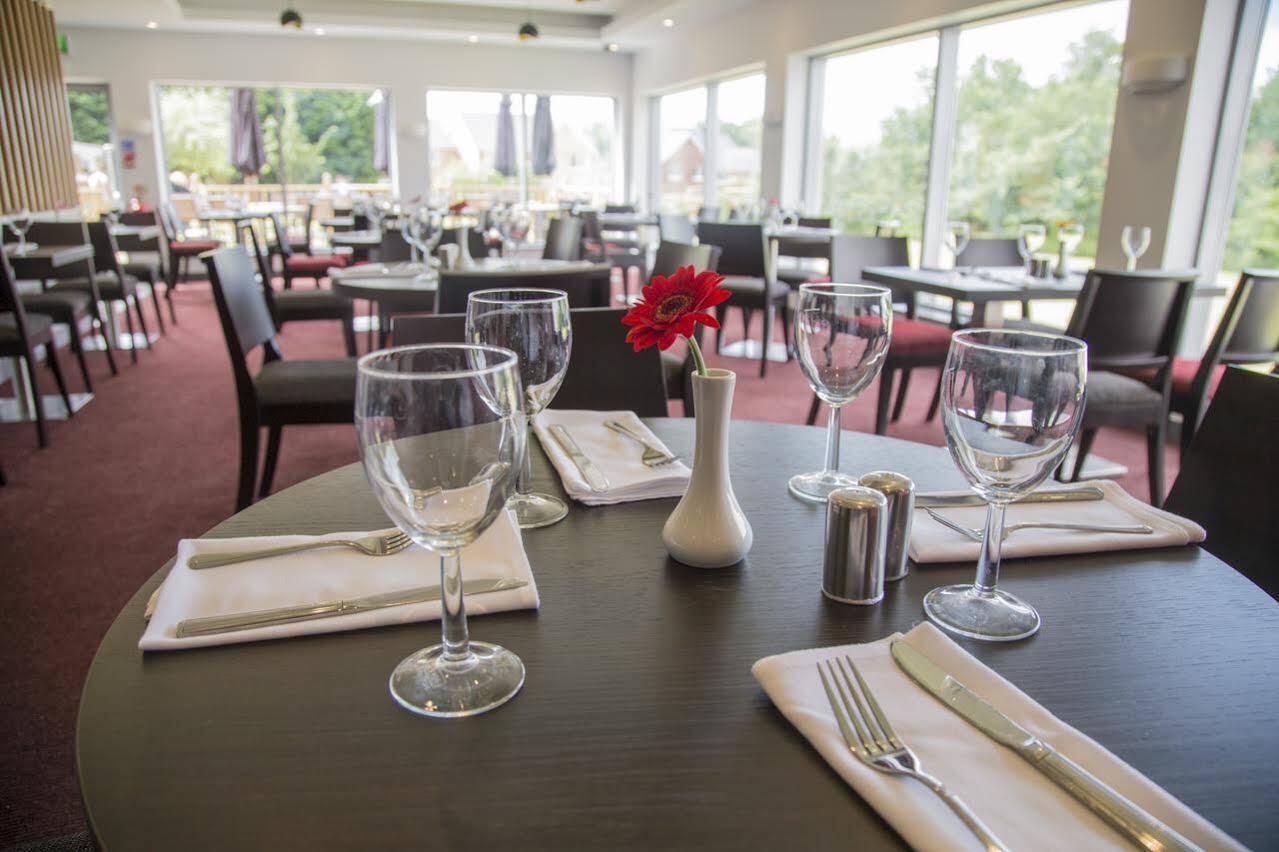 Ramada Milton Keynes Hotel Eksteriør billede