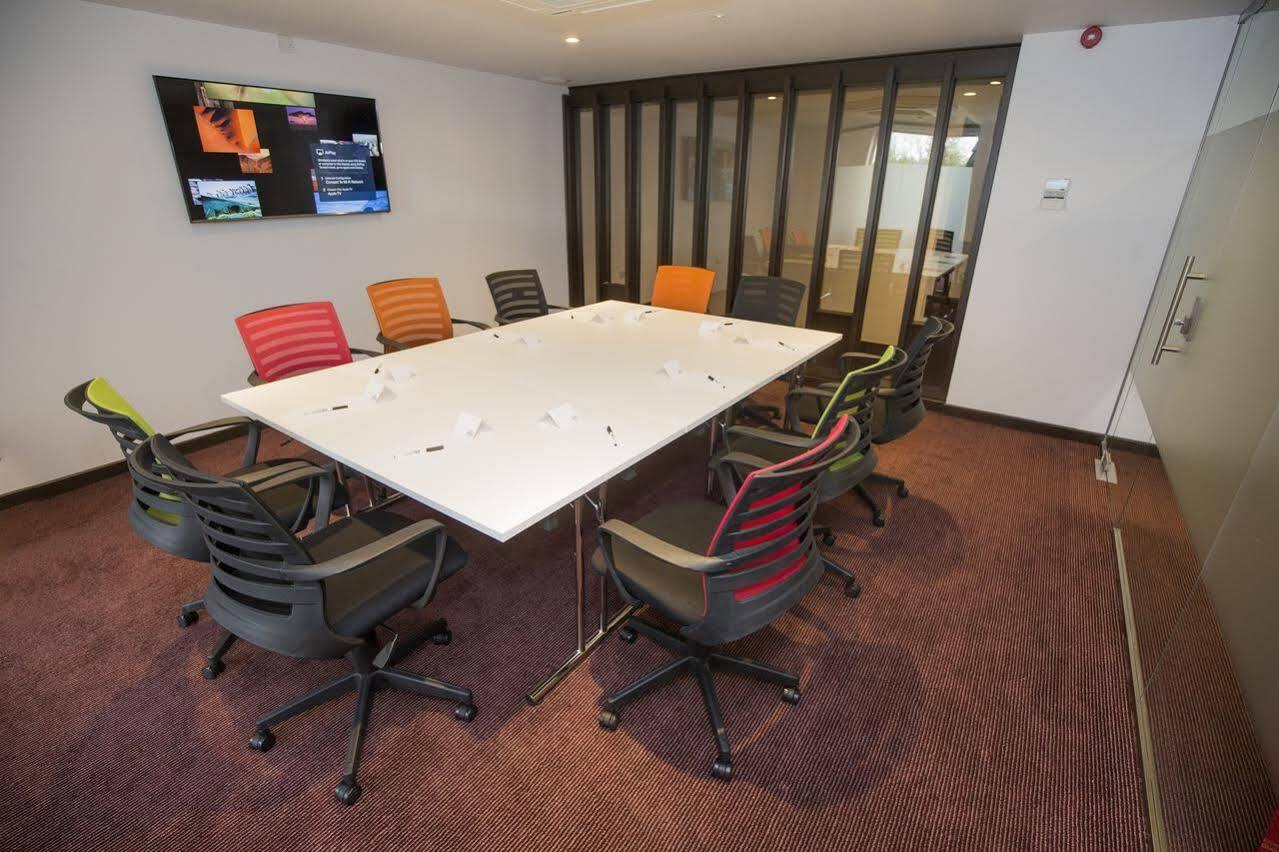 Ramada Milton Keynes Hotel Eksteriør billede
