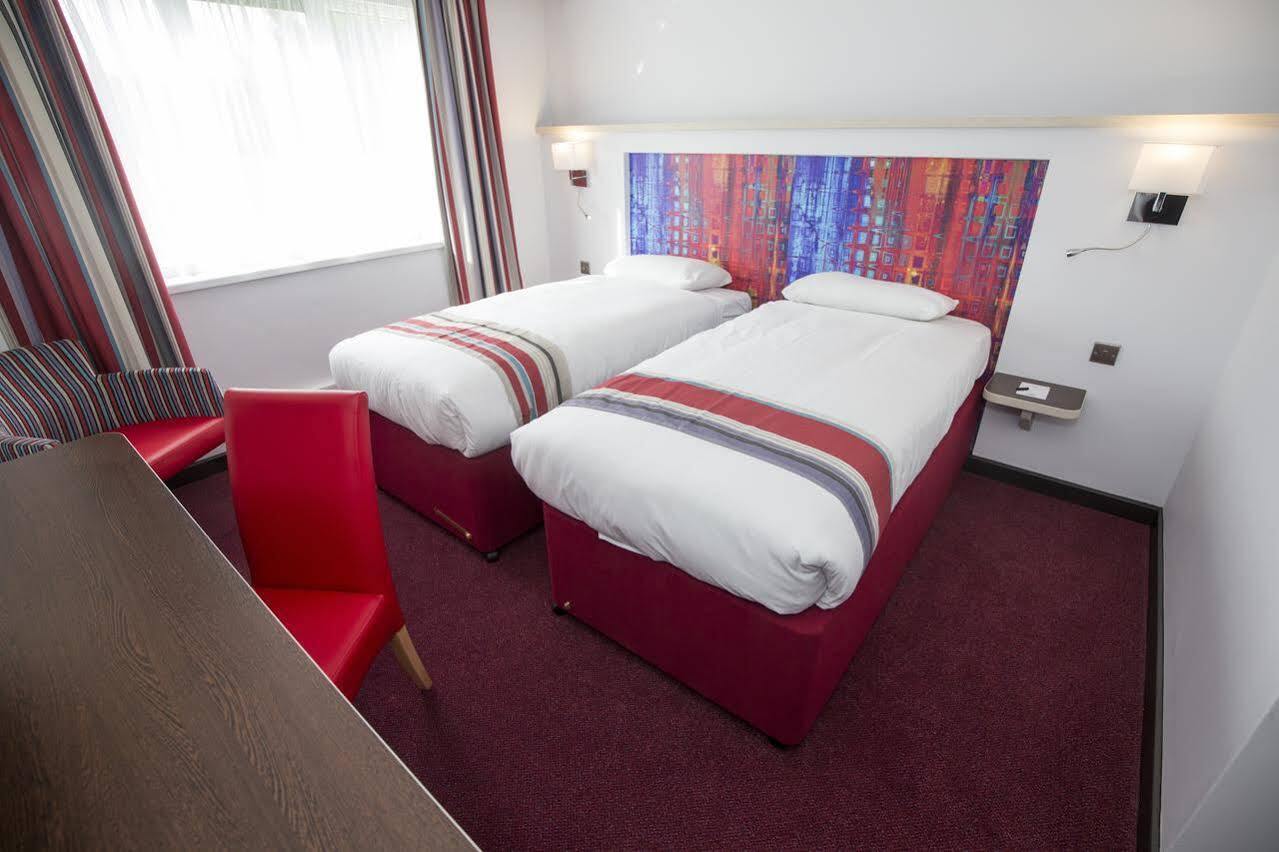 Ramada Milton Keynes Hotel Eksteriør billede