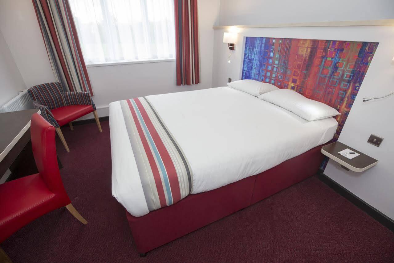 Ramada Milton Keynes Hotel Eksteriør billede