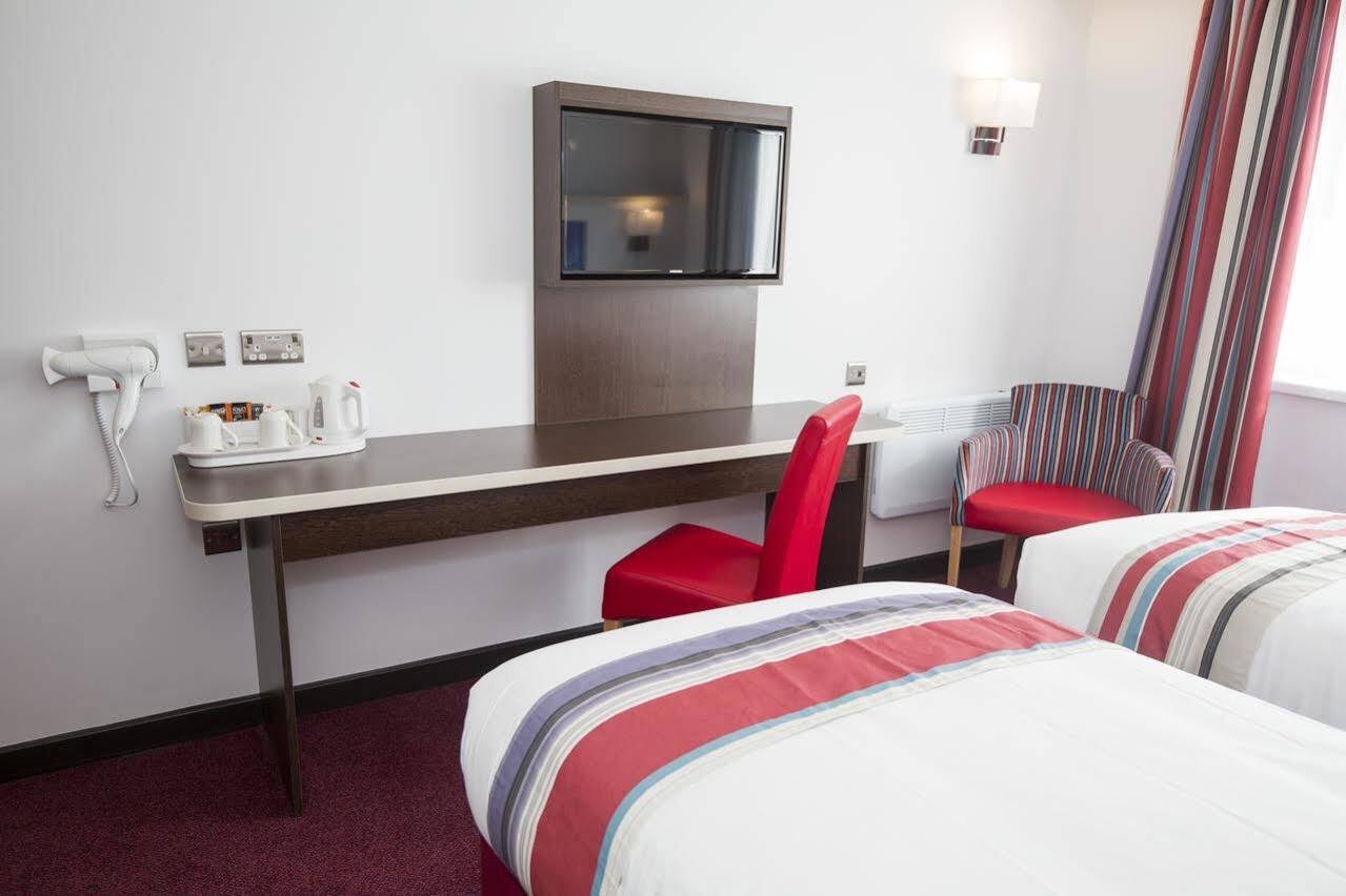 Ramada Milton Keynes Hotel Eksteriør billede