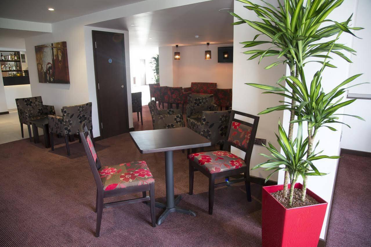 Ramada Milton Keynes Hotel Eksteriør billede