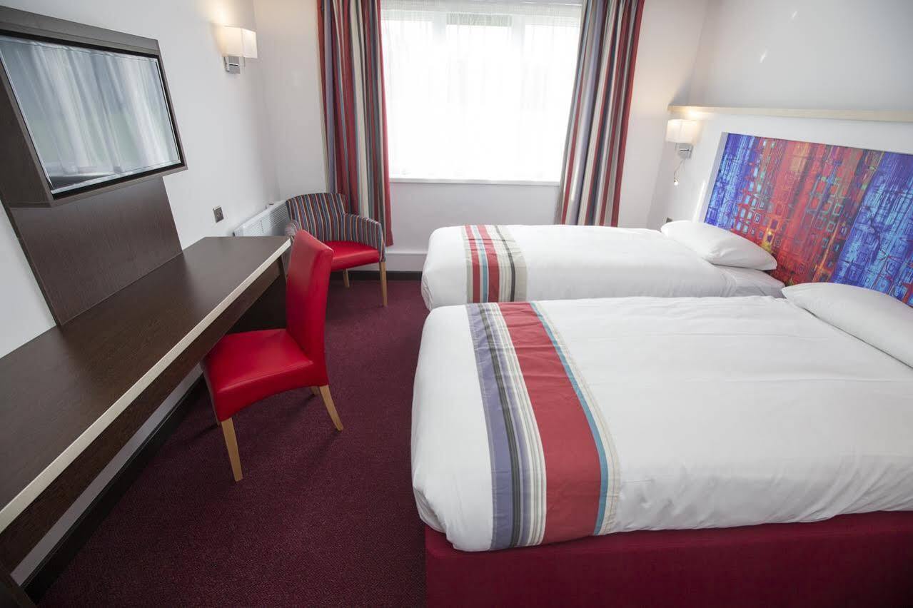 Ramada Milton Keynes Hotel Eksteriør billede