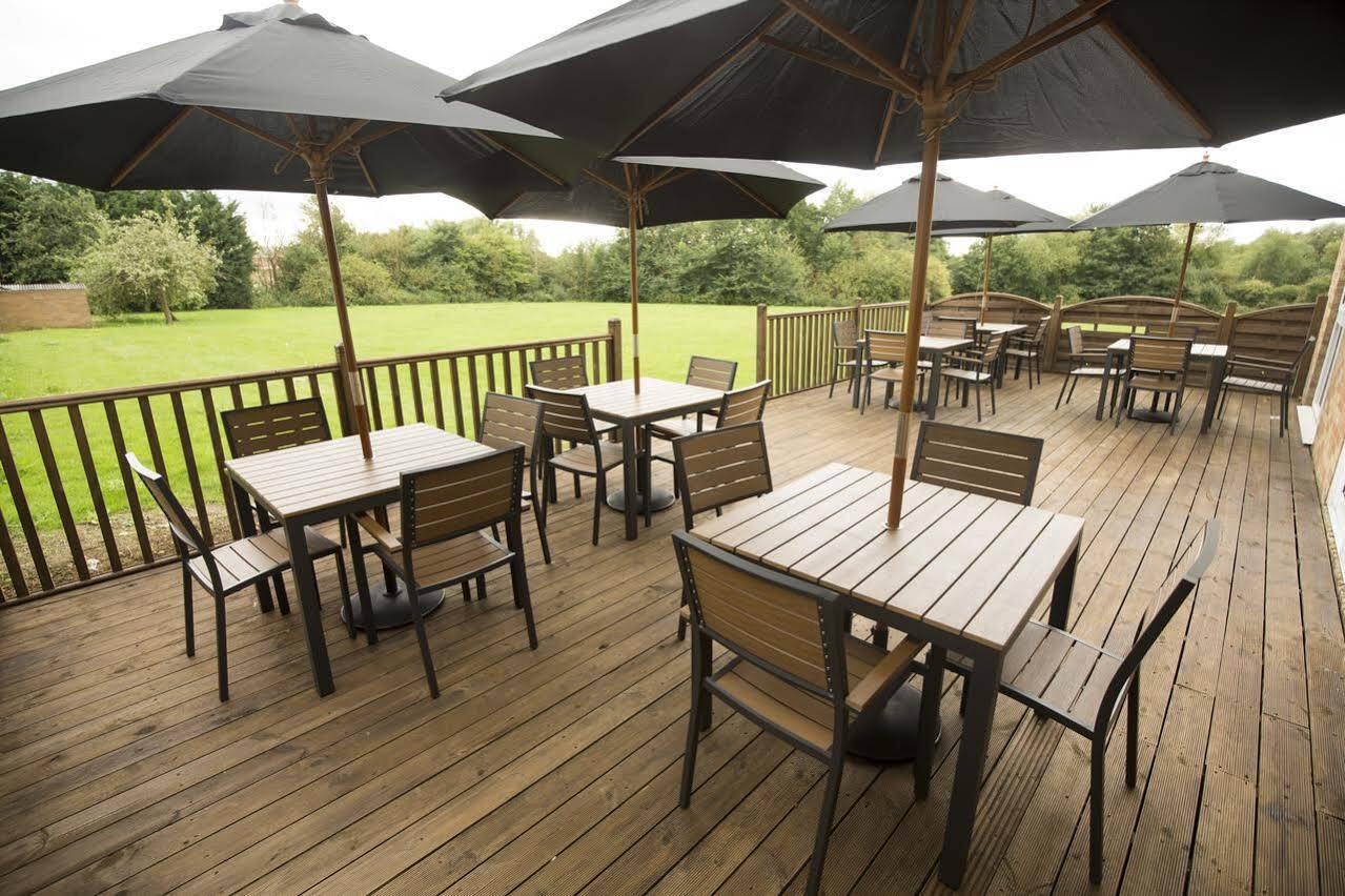 Ramada Milton Keynes Hotel Eksteriør billede