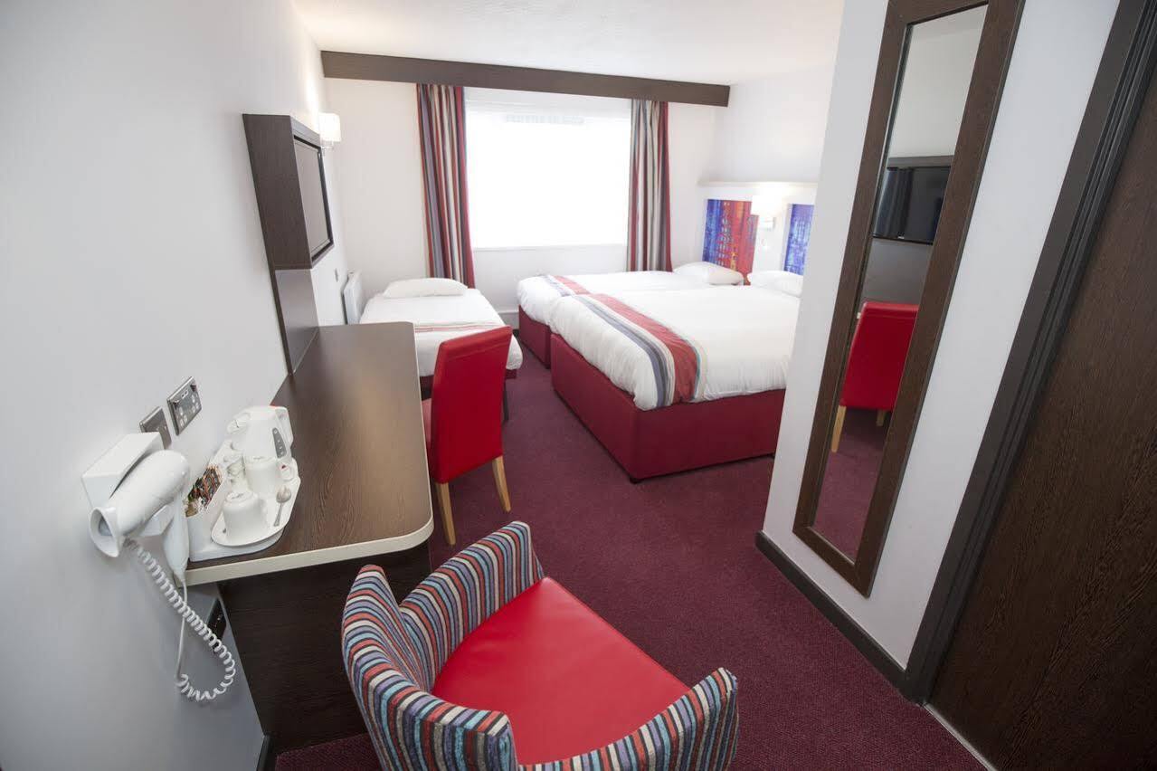 Ramada Milton Keynes Hotel Eksteriør billede